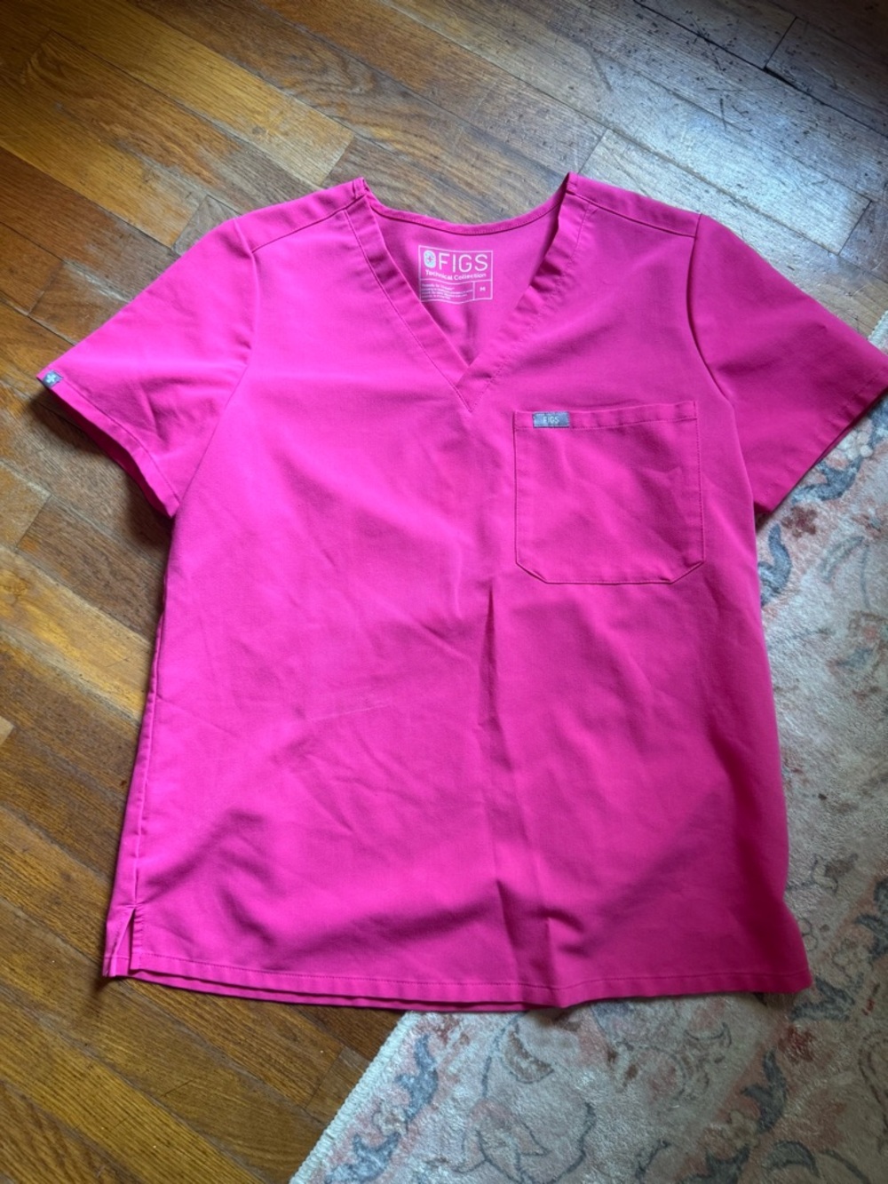 FIGS shocking pink Catarina One-Pocket Scrub Top size medium
